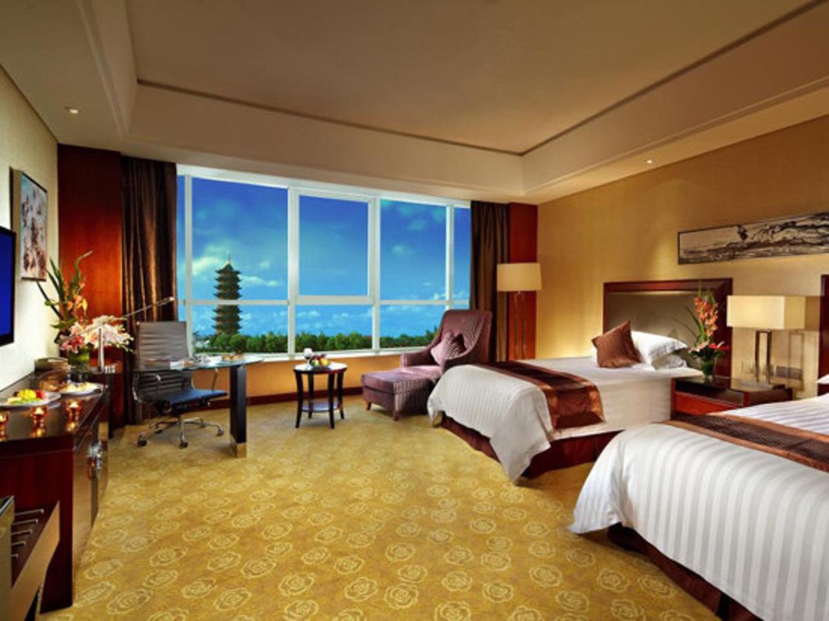 Jurong Yukun New Century Hotel Jiangsu Quarto foto